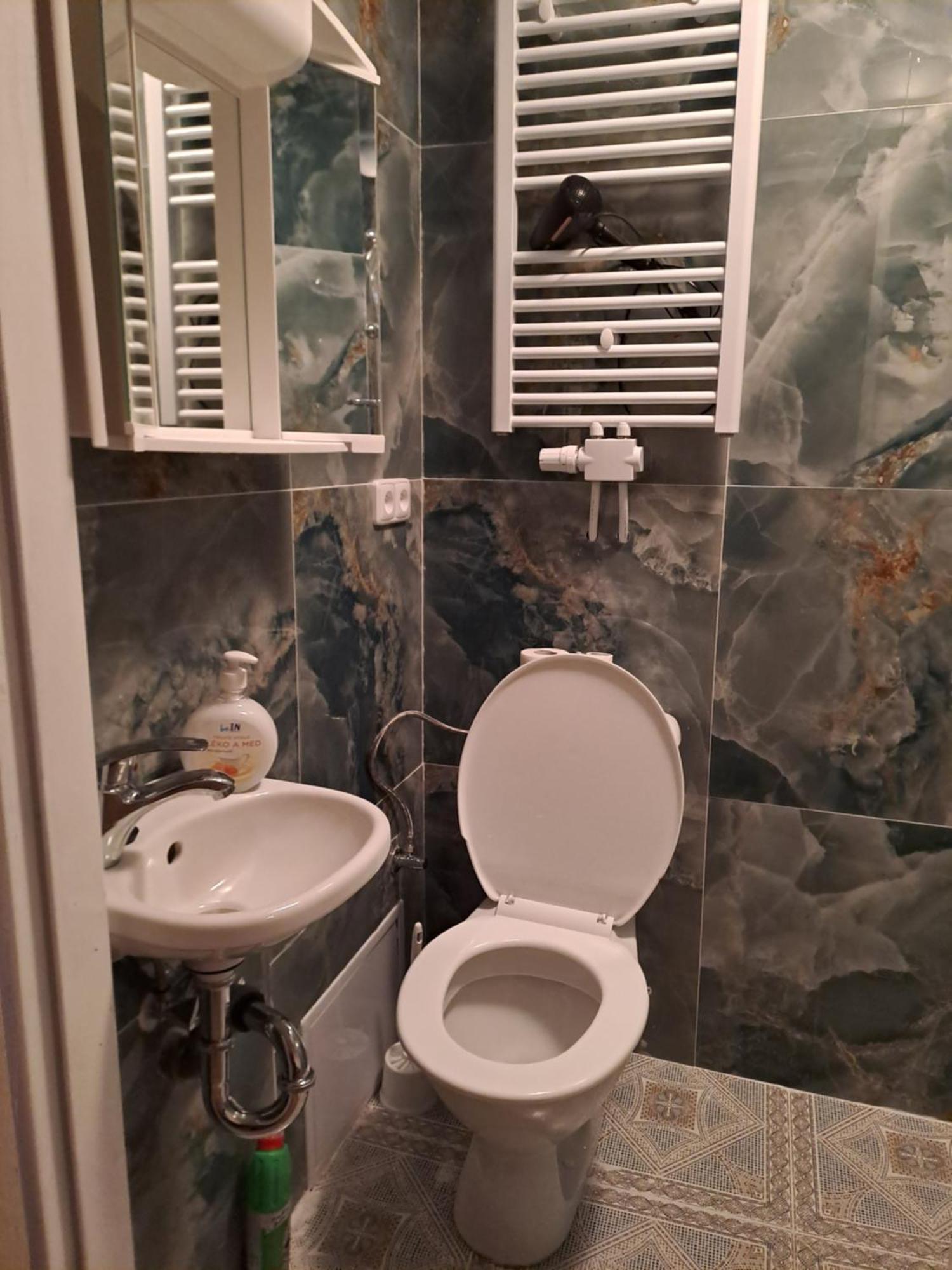Nha Nghi Cho Cap Doi Va Gia Dinh Daire Prag Dış mekan fotoğraf